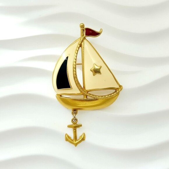Vintage Avon Gold-Tone Sailboat Brooch Pin w/Dangle Anchor Nautical Jewelry - Picture 1 of 7